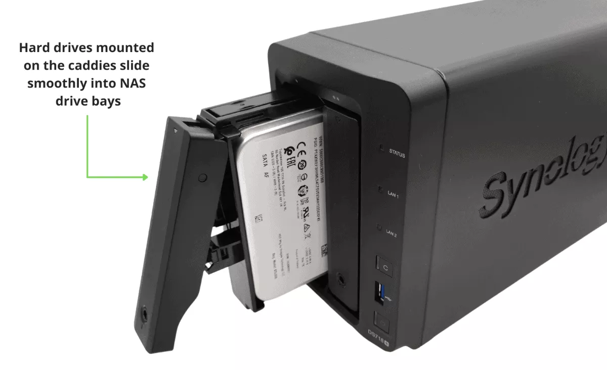 Mounting hard drives into the Synology DS718+